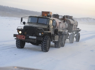 Котельное топливо завозится в районы Якутии по автозимникам