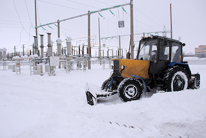 «Оренбургэнерго» убирает снег с территорий подстанций
