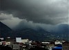 Ураганный ветер оставил Тбилиси без электричества