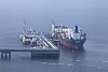 В «Козьмино» загружается нефтью первый танкер под российским флагом