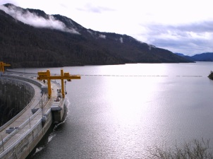 Приточность к створу плотины Саяно-Шушенской ГЭС составляет 400 м³/с