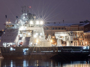 Многофункциональное судно «Евгений Примаков» обеспечивает работу морских нефтегазодобывающих платформ проекта «Сахалин-2»