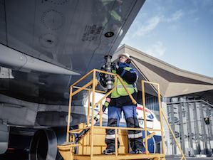 «Газпромнефть-Аэро» заправит топливом самолеты «Белавиа» в аэропорту Дубай