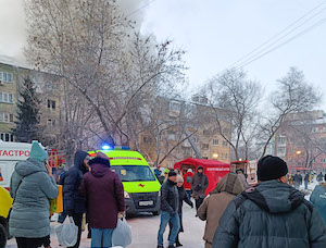 В Новосибирске обрушился подъезд пятиэтажного дома из-за взрыва газа