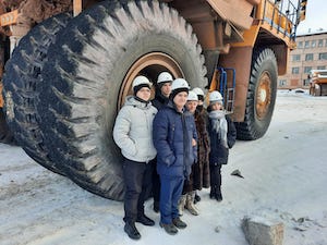 Коршуновский ГОК организовал для старшеклассников экскурсию на Рудногорский рудник
