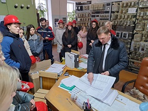 Директор филиала «Ивэнерго» Андрей Ухтин провел экскурсию для студентов ИГЭУ по крупной ПС 110 кВ «Ивановская-6»