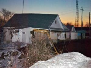 Три здания сползли в воронку в результате провала грунта в нижегородском поселке Бутурлино