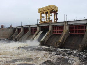 На Воткинской ГЭС состоялись испытания водосливной плотины