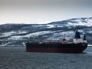 В порту Мурманска пришвартовался новый танкер-нефтехранилище