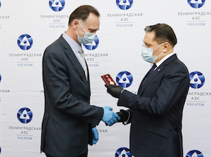 Глава Росатома вручил награды за работы по вводу в эксплуатацию энергоблока №6 Ленинградской АЭС