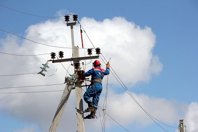 Рязанские энергетики восстанавливаютэлектроснабжение в двух районах региона, нарушенное грозой
