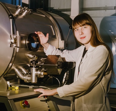 Аспирантка Института физики полупроводников СО РАН Алина Герасимова создала элементы энергонезависимой резистивной памяти