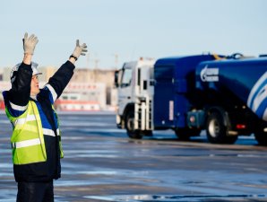«Газпромнефть-Аэро» начала заправку авиакомпании «Ямал» за рубежом