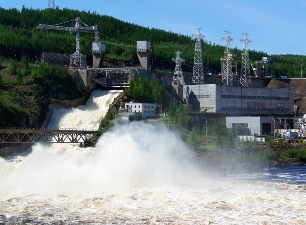 Каскад Вилюйских ГЭС продолжает судоходные попуски из Вилюйского водохранилища