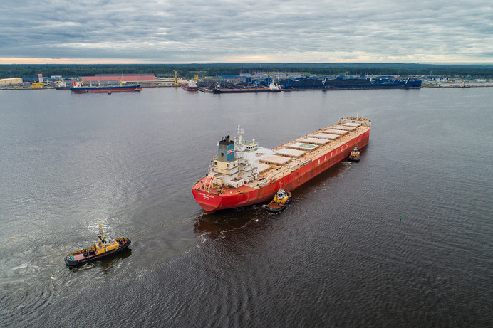 «Ростерминалуголь» погрузил 11-миллионную тонну угля с начала года на крупнейшее судно в истории морского порта