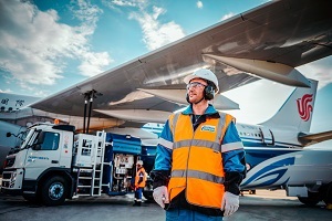 «Газпромнефть-Аэро» начнет заправлять самолеты четырех зарубежных авиалиний