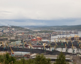 В Мурманском торговом порту установят 2 километра защитных экранов от угольной пыли