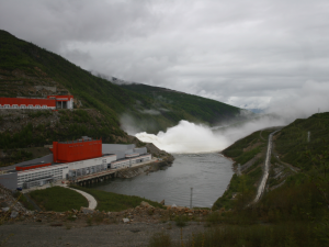 Колымская ГЭС открыла затворы водосбросной плотины