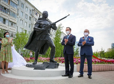В Якутске на мемориале «Солдат Туймаады» открытили памятник якутским снайперам
