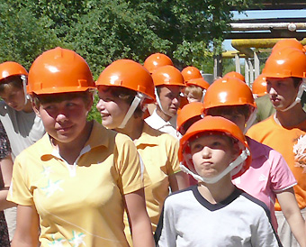 Молодежное объединение ТГК-2 провело экскурсию для воспитанников детского  дома