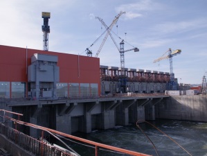 На Усть-Среднеканской ГЭС монтируют силовой трансформатор весом более 135 тонн
