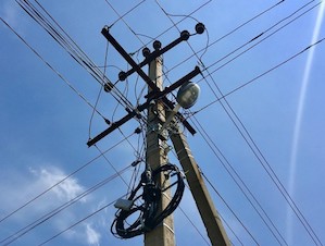 «Краснодарские электрические сети» выявили более 180 фактов незаконного подвеса кабелей на опорах ЛЭП