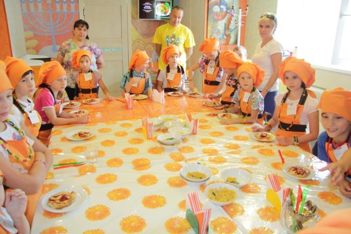 Энергетики Еврейской автономной области организовали кулинарный  мастер-класс для детдомовцев
