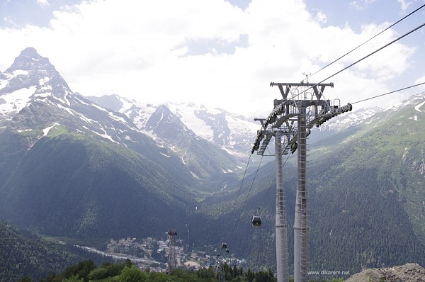 На территории горнолыжных курортов Домбай и Теберда отремонтировали энергоинфраструктуру