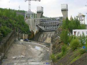 Каскад Вилюйских ГЭС ремонтирует железобетонные конструкции водосбросного канала