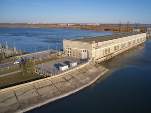 Новосибирская ГЭС снижает расход воды в нижний бьеф