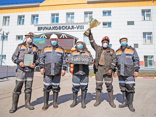 Бригада Геннадия Жуйкова шахты «Ерунаковская-VIII» выдала на-гора миллионную тонну угля