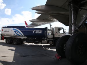 «Газпромнефть-Аэро» на 12% увеличила ежемесячный объем заправок иностранных авиакомпаний в Домодедово