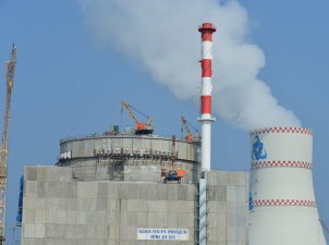 а стройплощадке Ростовской АЭС монтируют последнюю гидроемкость системы аварийного охлаждения активной зоны реактора