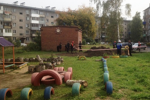 При ремонте теплосетей Новокузнецка в жилом дворе обнаружили мину