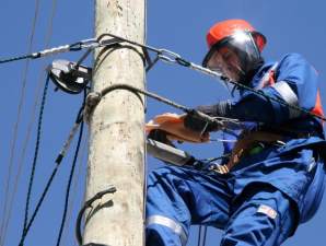 Ураганный ветер повредил электросети в Большереченском и Тарском  районах Омской области