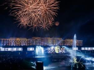 Осенний праздник фонтанов в В Санкт-Петербурге посвятили 290-летию со дня рождения Екатерины Великой
