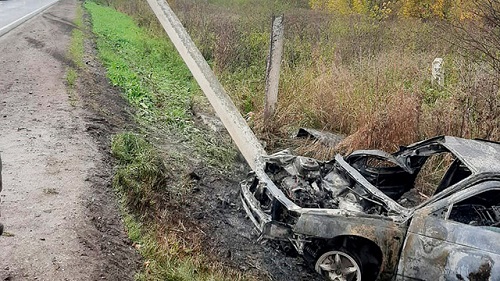 Пьяный за рулём в сибирском селе Куртуково сбил две опоры ЛЭП и сжег автомобиль