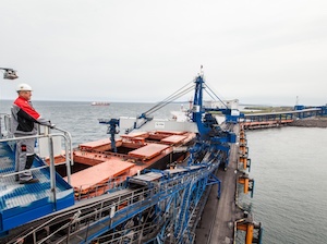 «Дальтрансуголь» установил новый рекорд погрузки угля на судно за одну смену