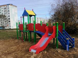Богучанская ГЭС подарила Кодинску детский игровой комплекс