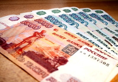 Рубль сохраняет тенденцию к росту