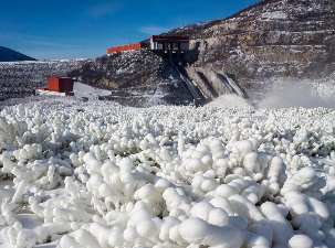На Колымской ГЭС сохраняется нехарактерная высокая приточность воды к створу станции