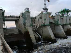На Нижне-Бурейской ГЭС перекрыли аварийный пролет водосбросной плотины