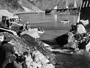 45 лет назад в створе Саяно-Шушенской ГЭС перекрыли Енисей
