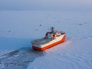 Платформа «Северный полюс» прибыла к точке вмораживания