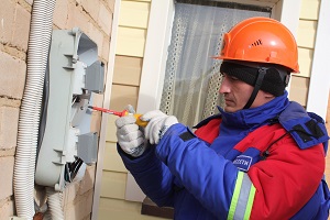 Энергетики  «Оренбургэнерго» обнаружили электросчетчик в затопленном подвале сельского магазина