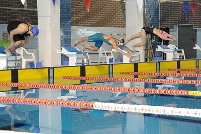 В плавательном бассейне Белоярской АЭС стартовал турнир концерна «Росэнергоатом»
