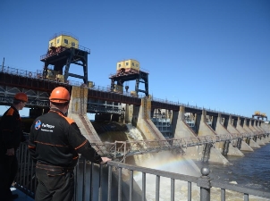Нижегородская ГЭС закрыла водосливную плотину и снизила расход воды