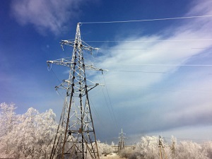 96 бригад энергетиков ликвидируют последствия сильного снегопада в Псковской области