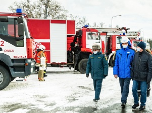 Омский НПЗ передал пожарно-спасательной службе региона специализированную технику