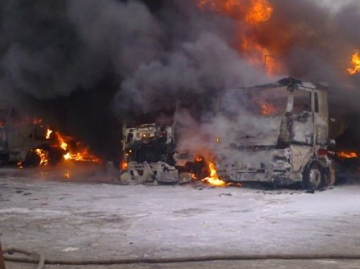 Пять автоцистерн с бензином сгорели возле АЗС в Перми